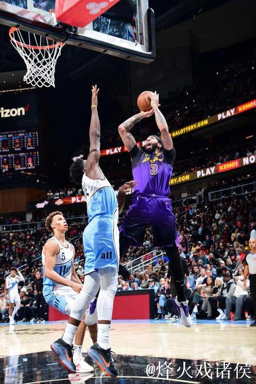 杨31+10+绝杀詹眉空砍77分 老鹰险胜湖人6连胜 杨31+10+绝杀詹眉空砍77分 老鹰险胜湖人6连胜